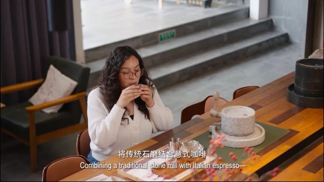 Huihe's Day & Night Modes! A Stone Time-Travel of Huli with Salvadoran Girl Ashley